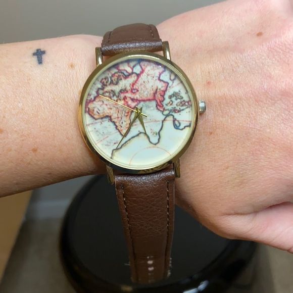 World map gold and leather watch - Picture 1 of 8